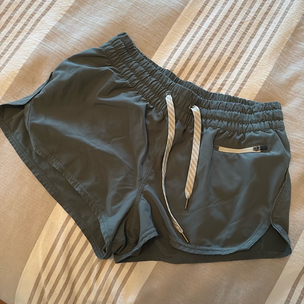 Vuori Clementine Shorts Women’s Green (Marsh/Lark) Drawstring Lined Small